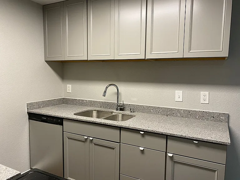 Westwood Apartments — Photo 211