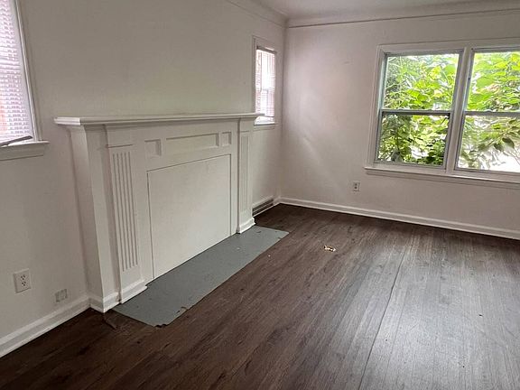 4th image of 11467 Laing St