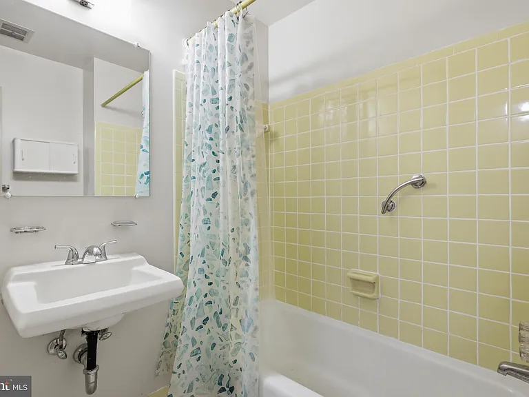 8350 Glastonbury Ct — Photo 24