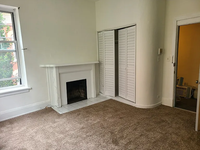39 E Division St #4A — Photo 6