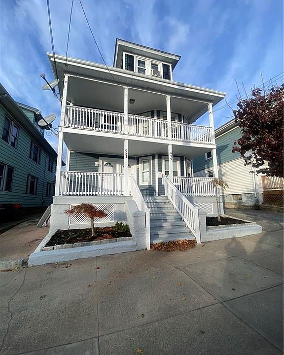 1st image of 979-981 Atwells Ave
