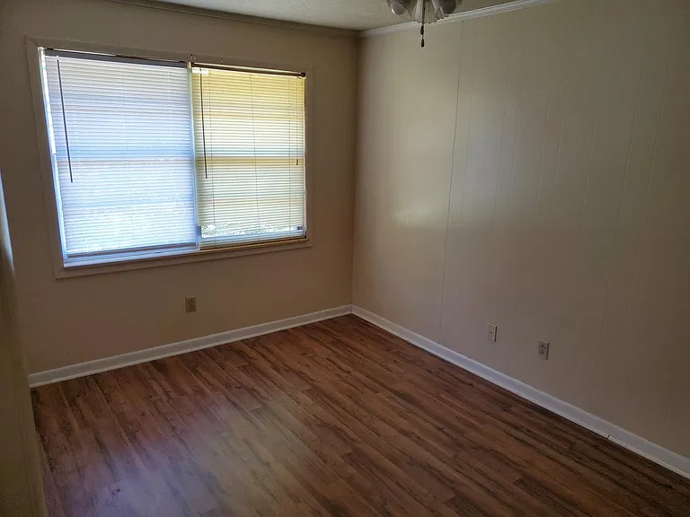 460 S Maple St — Photo 7