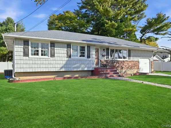 2 Troscher Lane, Bethpage, NY 11714