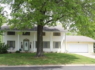 4 Bordeaux Pl, Lake Saint Louis, MO 63367