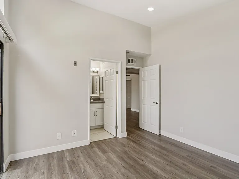 626 E Verdugo Ave #L — Photo 14