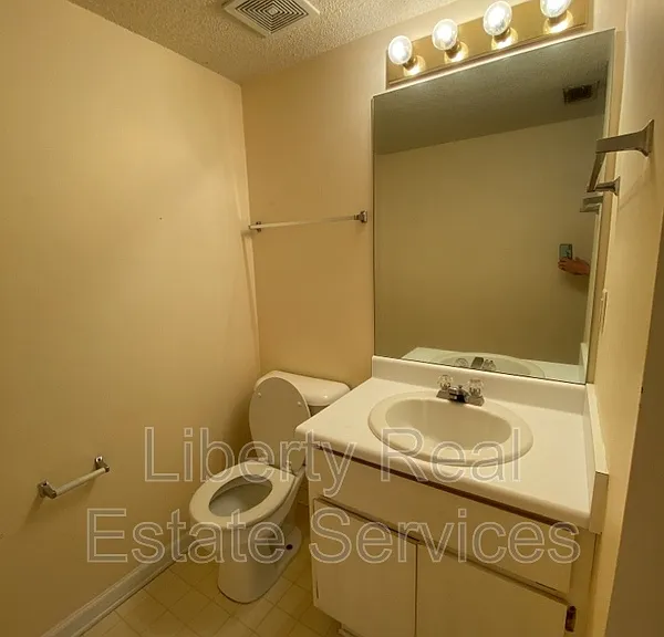 1100 Pineland Ave #8C — Photo 10