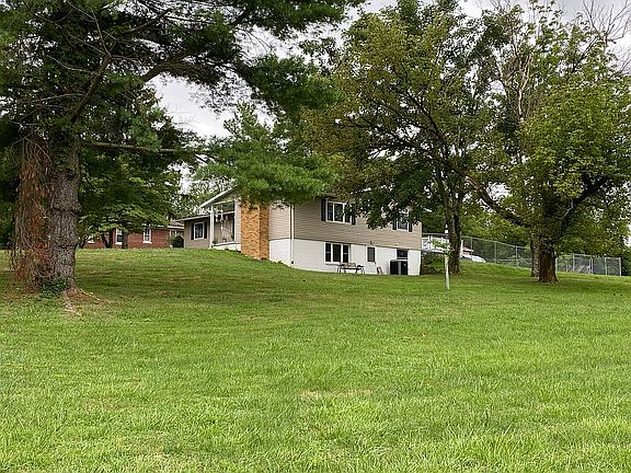 4th image of 1160 Williamstown Pike