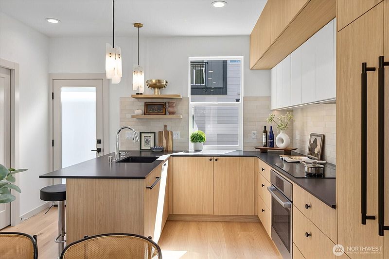 3rd image of 4416 B Corliss Avenue N