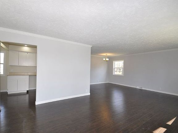 4th image of 1425 Woodcrest Dr