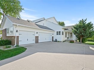 4805 Pinehurst Ct, Pleasant Hill, IA 50327