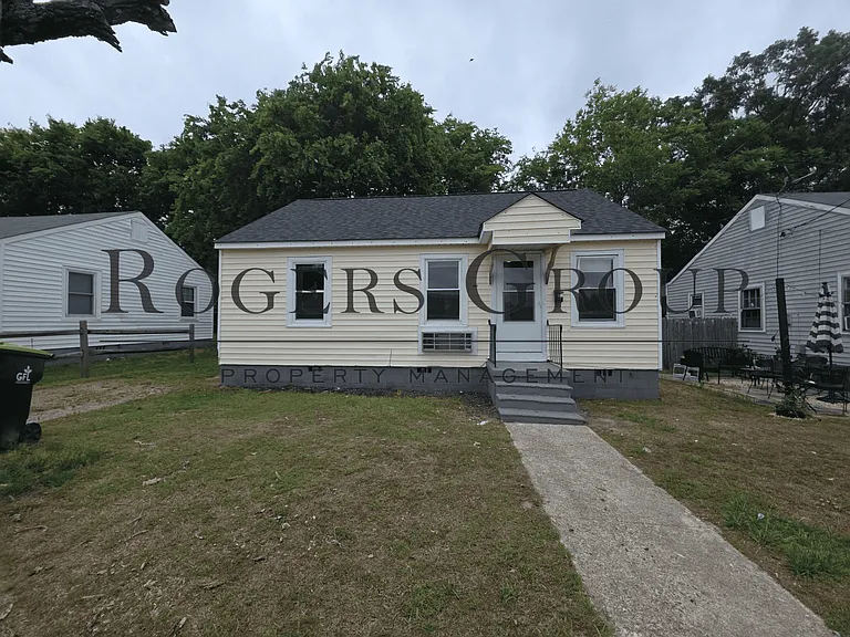 976 Burr St — Photo 1