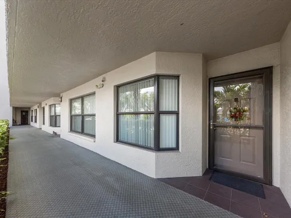 1316 Pasadena Ave S APT 104, South Pasadena, FL 33707