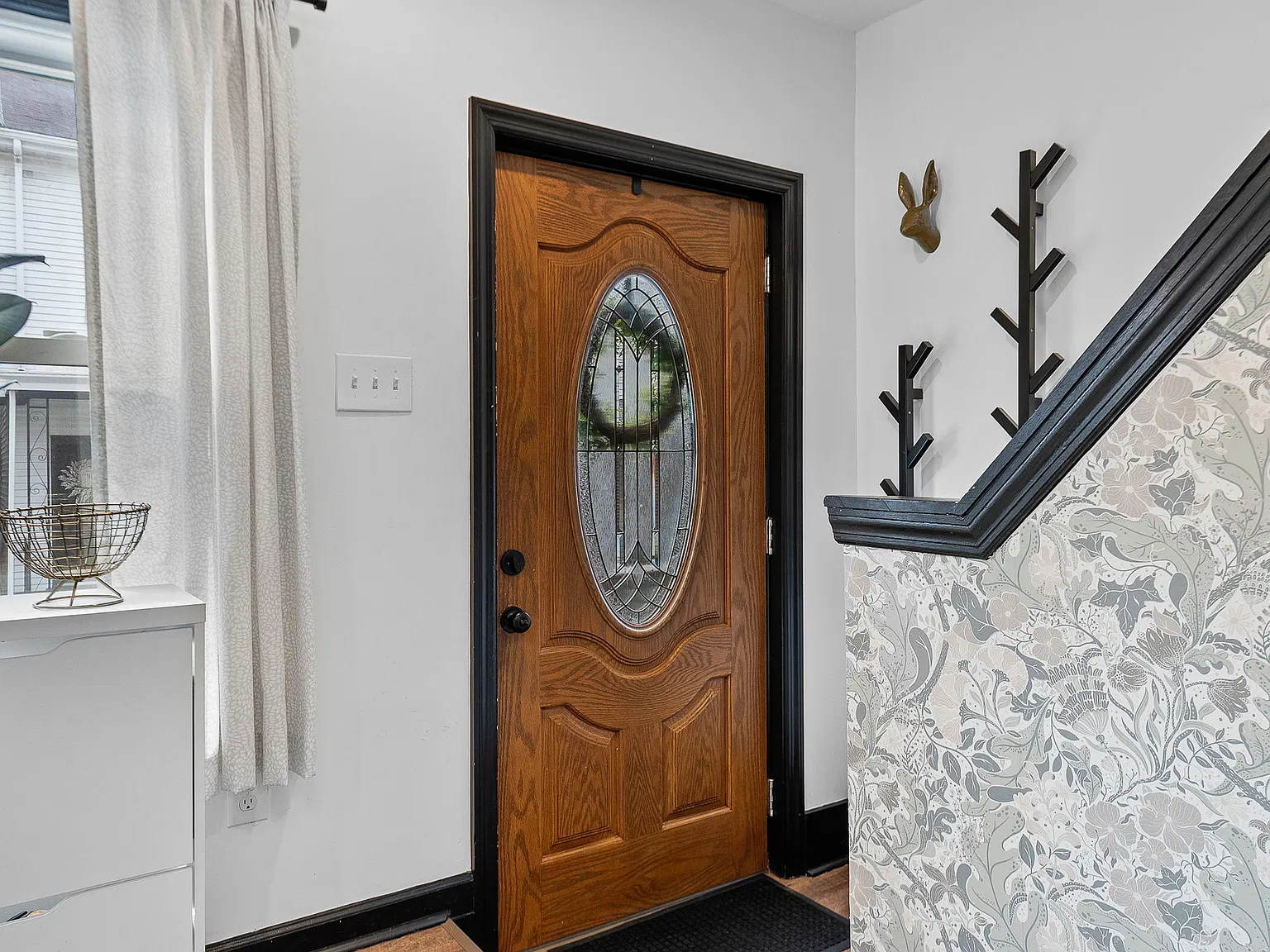 3 bed, 1280 sqft, $2,000 — Photo 2