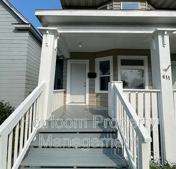 611 E 6th St #1 — Photo 14