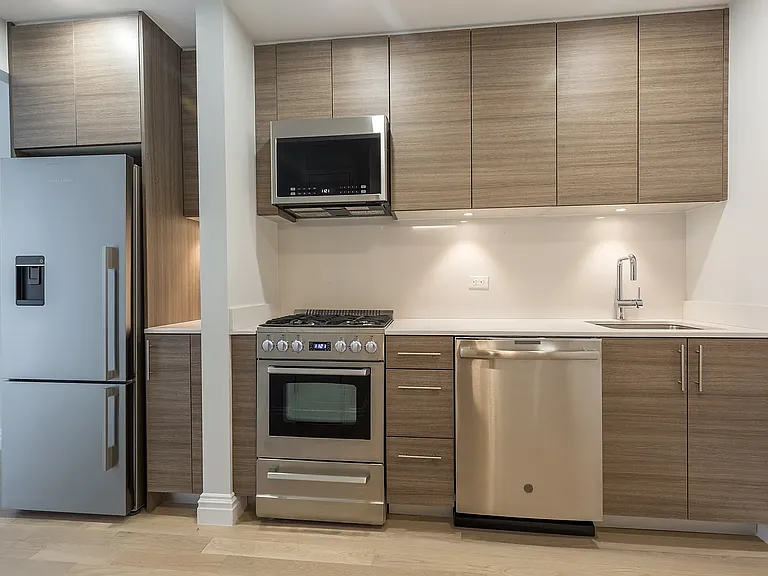 235 W 48th St #9E — Photo 3