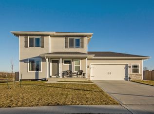 55 SE Wildflower Dr, Pleasant Hill, IA 50327