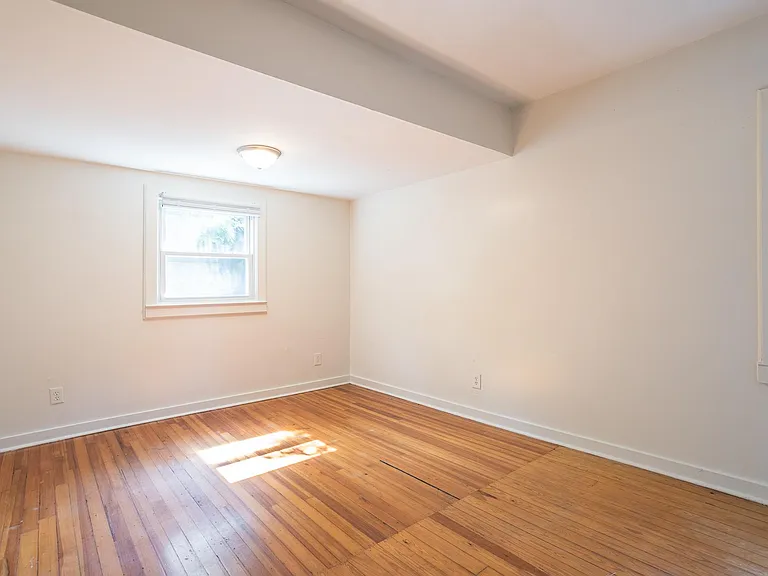 903 Onslow St — Photo 11