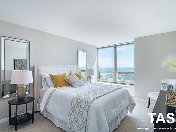 5th image of 3452 N Lakeshore Dr #1