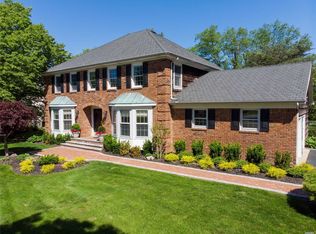 2 Summerdale Ct, Huntington, NY 11743