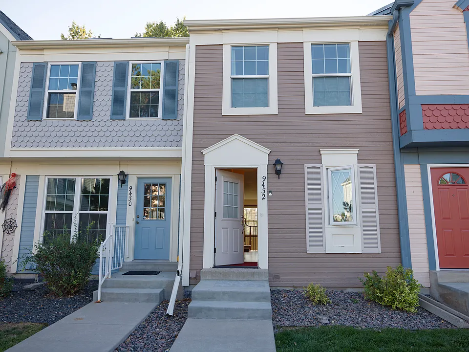 9432 W Ontario Dr