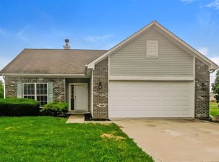 577 Pebble Dr, Fortville, IN 46040