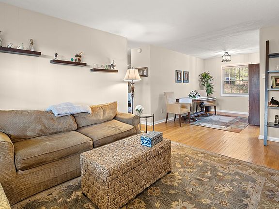 5th image of 15 Wildwood Ave APT 4