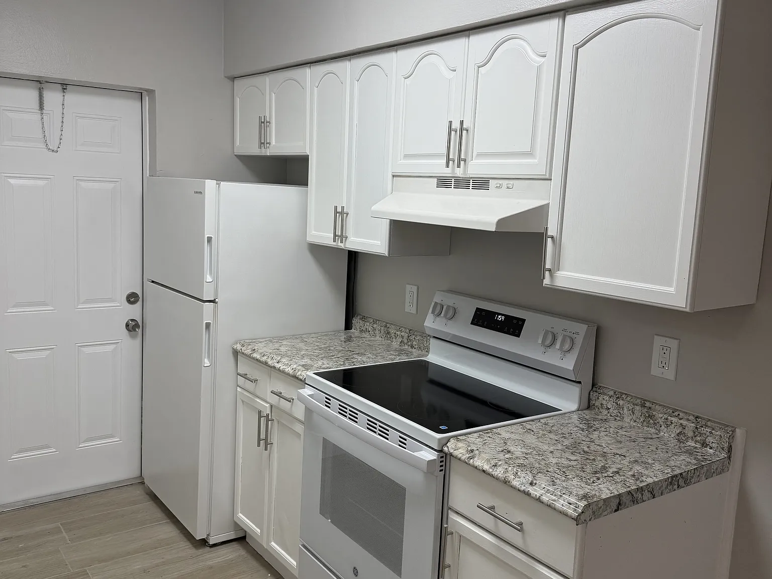 759 NE 13TH CT - 3 — Photo 3