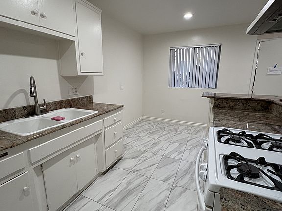 4th image of 50 Auburn Ave #C