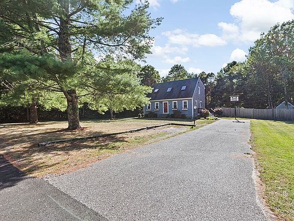 3rd image of 66 Maureen Way