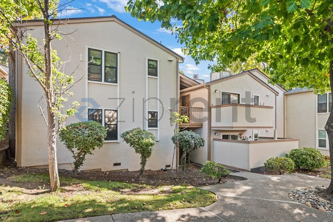 2 bed, 810 sqft, $3,000 — Photo 1