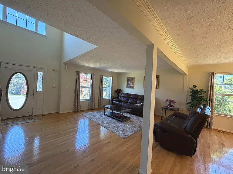 407 Tamarack Cir — Photo 8
