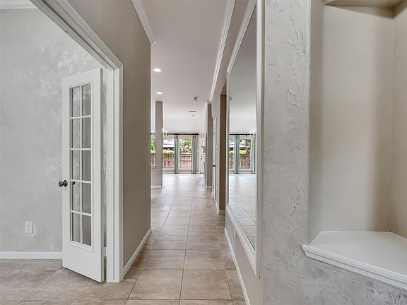 4th image of 171 Merryweather Pl