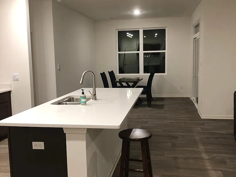 7846 W 105th Pl — Photo 2