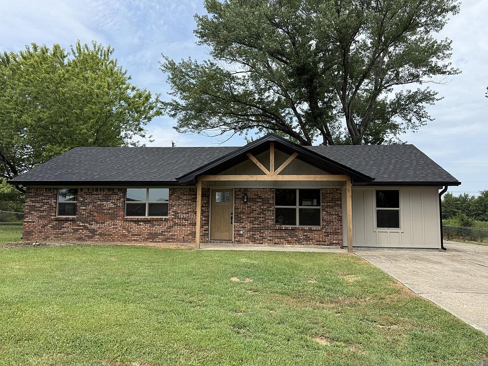 1st image of 7 Pamela Ln