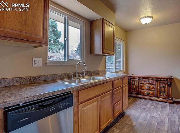 5th image of 4927 Villa Cir