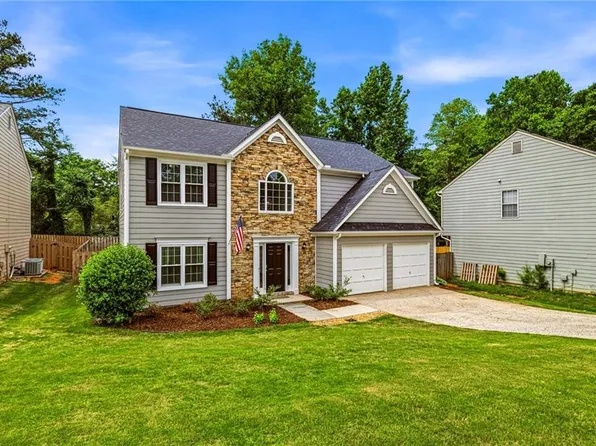 1015 Hidden Pond Ln, Roswell, GA 30075