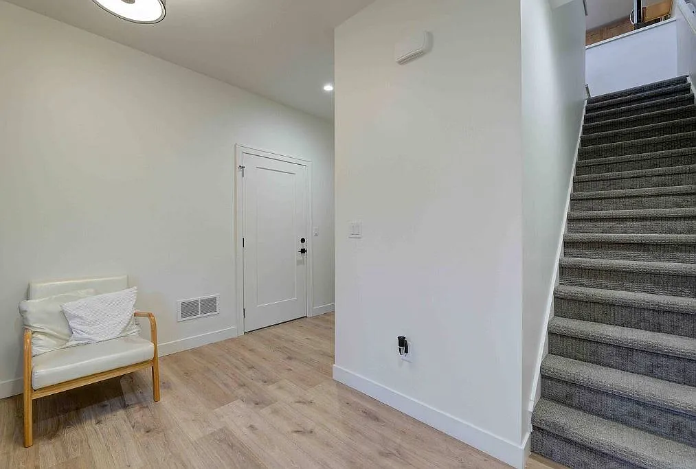Otjen Rowhomes - 925 E Otjen — Photo 2