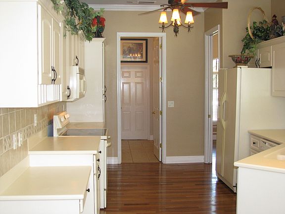 5th image of 2828 Briarwood Ln