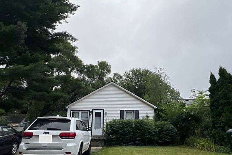 1st image of 315 Tower Rd