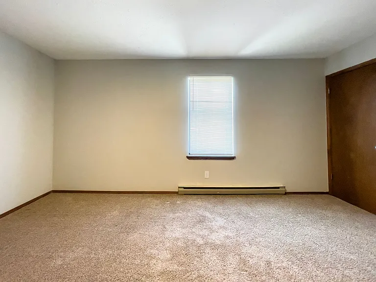 East Memorial Apartments — Photo 39