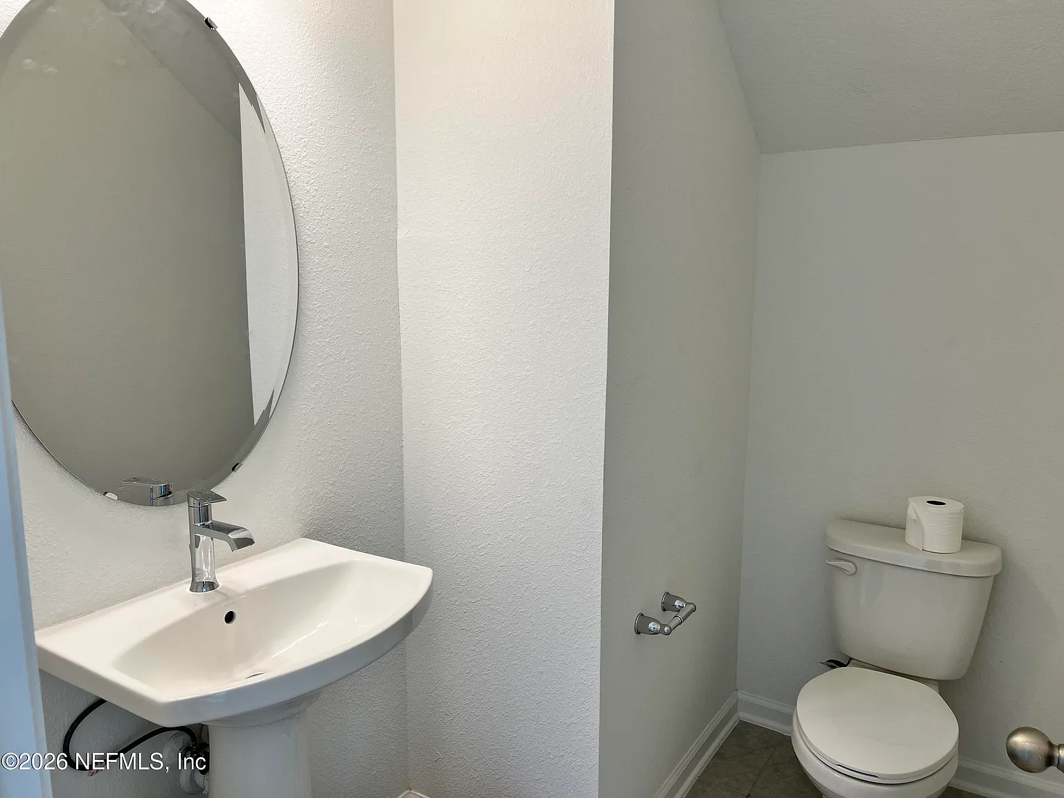4 bed, 2.5 bath, 2052 sqft, $2,400 — Photo 3