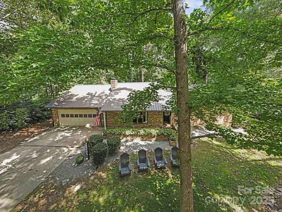 2nd image of 109 Mountain Pl