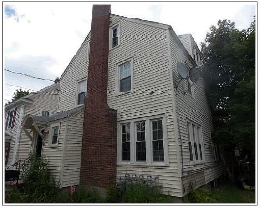 2nd image of 40 University Ter APT 3
