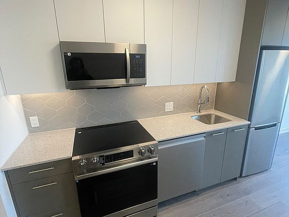 5th image of 30 Francis St S #1005