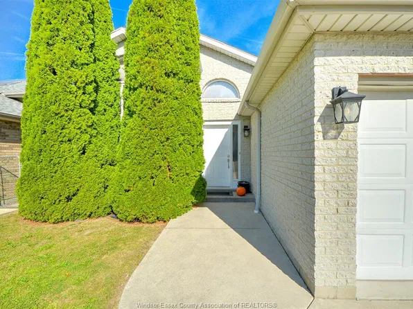 836 Dynasty St, Windsor, ON N9G 2V8