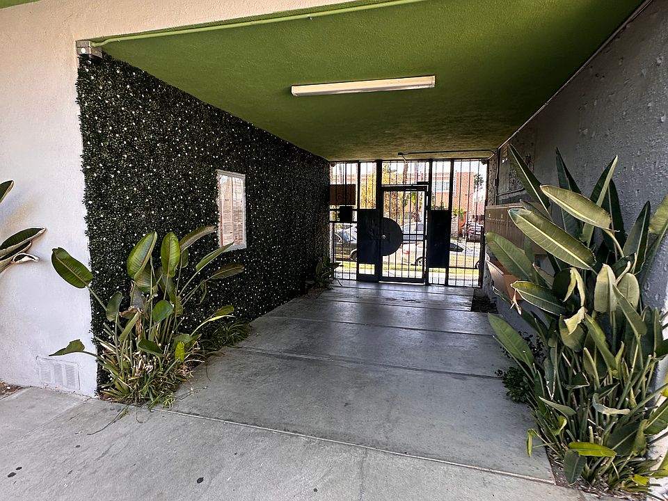 Front Entrance / Mail Area