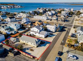 104 W 22nd St, Ship Bottom, NJ 08008