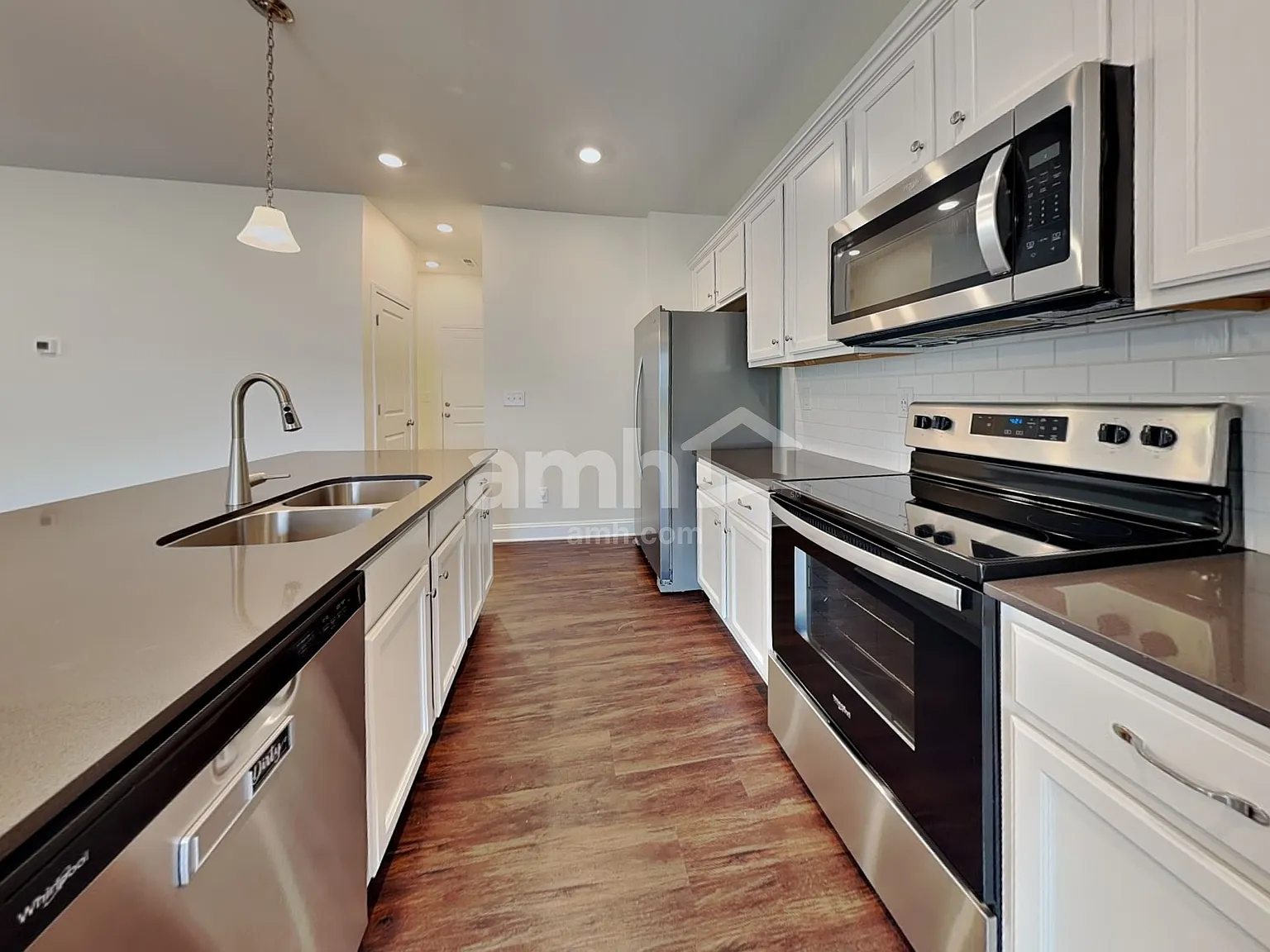 4 bed, 2.5 bath, 1977 sqft, $2,685 — Photo 3
