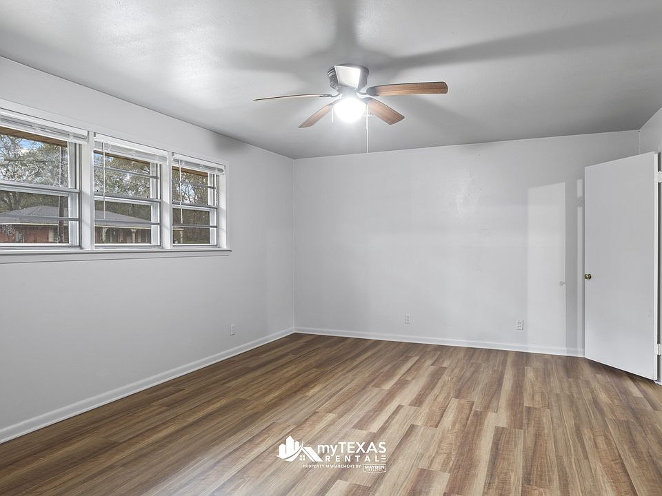 1st image of 403 Dogwood Ln
