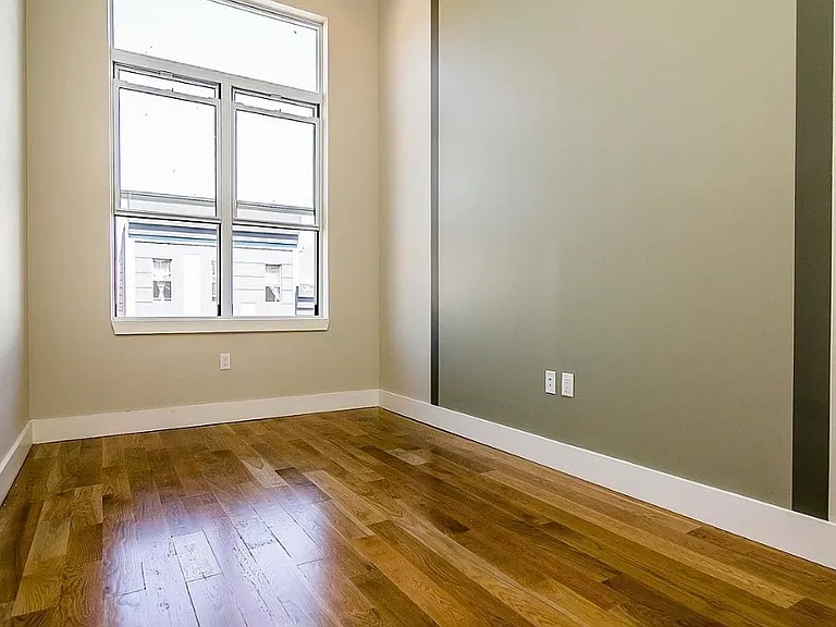 252 Melrose St #3L — Photo 10